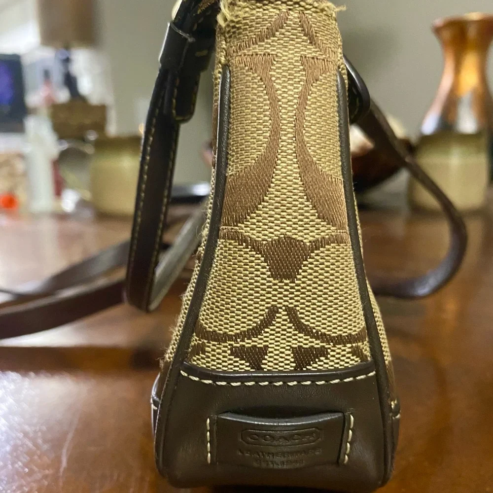 Coach * EUC - Signature Demi Bag * ﻿9"L× 5"H × 2"D - Picture 4 of 6